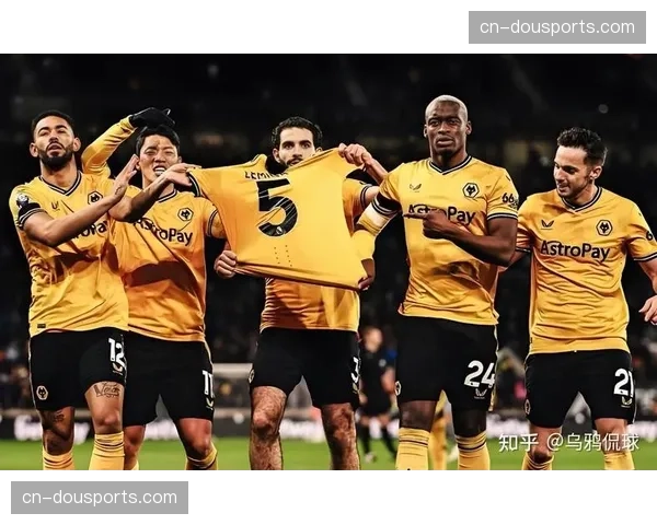 从两球落后到三球逆转：复盘曼联客场战胜狼队的战术调整