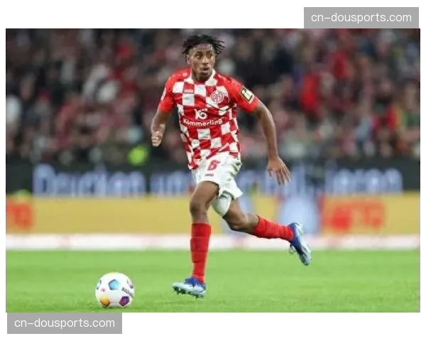 传闻:沃尔夫斯堡有意在今夏免签合同即将到期的美因茨中场巴雷罗。 传闻:沃尔夫斯堡有意在今夏免签合同即将到期的美因茨中场巴雷罗。